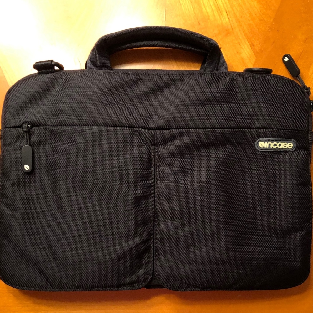 Incase Sling Sleeve 11"
